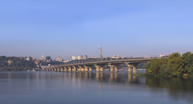 В Киеве ограничивают движение по мосту Патона 