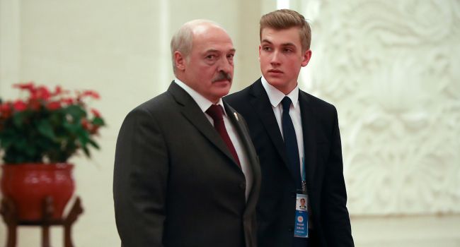 «Какой вырос парень»: В сети обсуждают снимок Лукашенко с сыном 