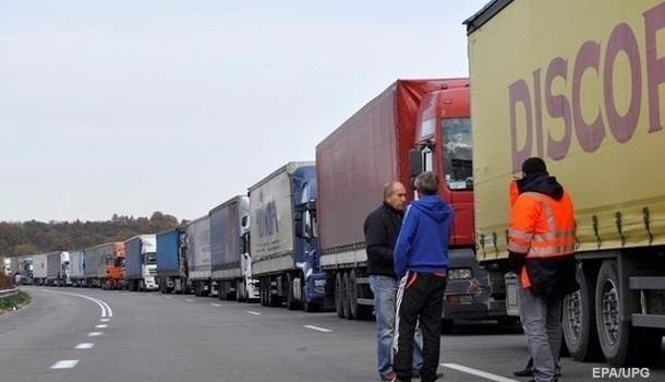 На Путина надавили? РФ неожиданно сняла запрет на транзит товаров из Украины 