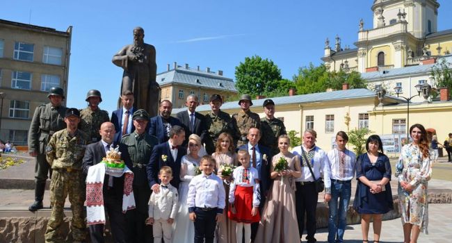 Долинский: На свадьбе во Львове гости нарядились в нацистскую форму 