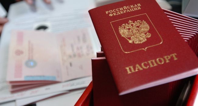 Жители ОРДЛО получат не внутренние, а заграничные российские паспорта - Кунадзе