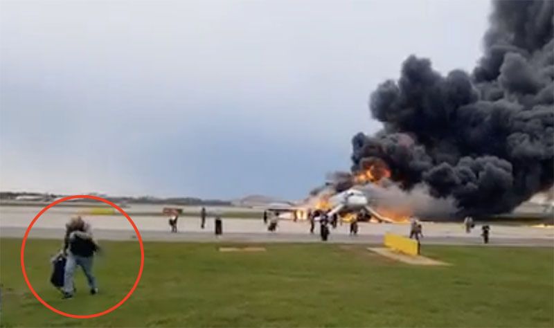 «Зла не хватает»: россияне в шоке от уцелевших пассажиров сгоревшего самолета в «Шереметьево»