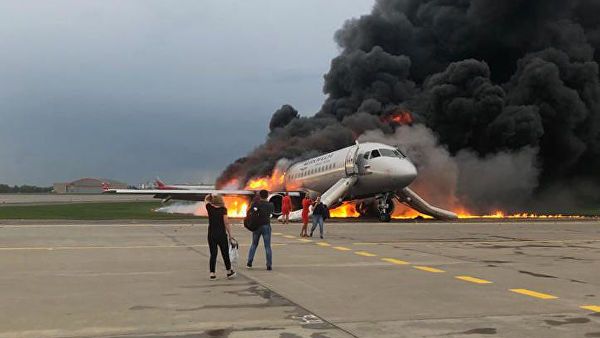 «Усилили скорость горения»: пилоты рассказали о роковых ошибках во время авиакатастрофы самолета в «Шереметьево» 