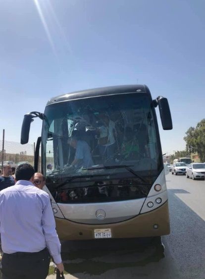 ЧП случилось рядом с пирамидами в Гизе: в Египте подорвали автобус с туристами, фото с места происшествия 