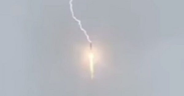 «Это Божьий знак!»: молния шарахнула в ракету Путина