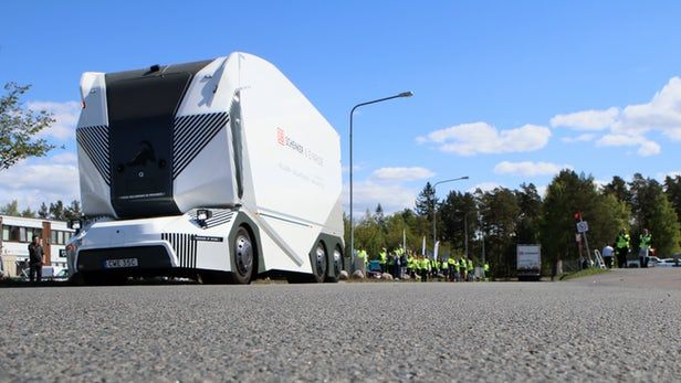 В Швеции на дорогах общего пользования появились беспилотные грузовые авто на электрической тяге