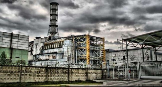 В Чернобыльской зоне женщина укусила за палец полицейского