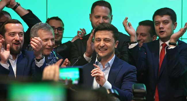 Журналист: к Зеленскому нет вопросов, но есть вопрос – под чьим контролем на самом деле находится сейчас институт президента Украины?