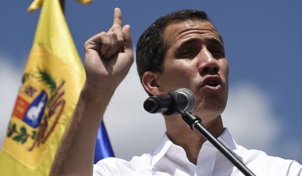 Вашингтон может задействовать Гуайдо в качестве «приманки» для проведения военной операции в Венесуэле - эксперт