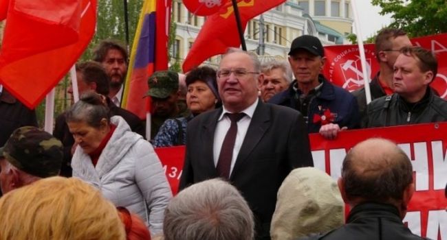 «Нынешняя власть — не то, за что мы стояли весной в 2014 году!» В «ДНР» произошла потасовка между коммунистами и «титушками»