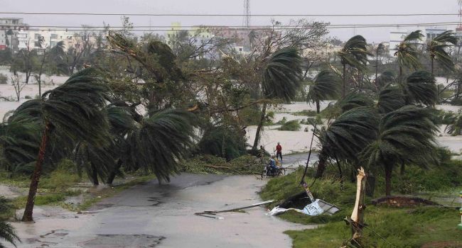 В Индии эвакуированы около 1 миллиона человек из-за самого мощного циклона за последние 20 лет