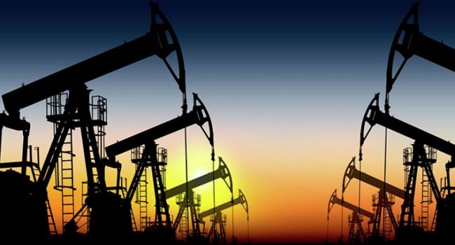 Нефтяные котировки снизились на фоне наращивания объемов добычи  сырья Соединенными Штатами