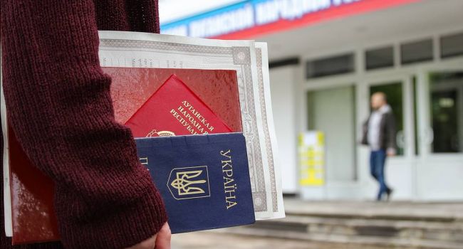 Политолог: «Властям нужно было давно готовиться к получению украинцами российских паспортов» 