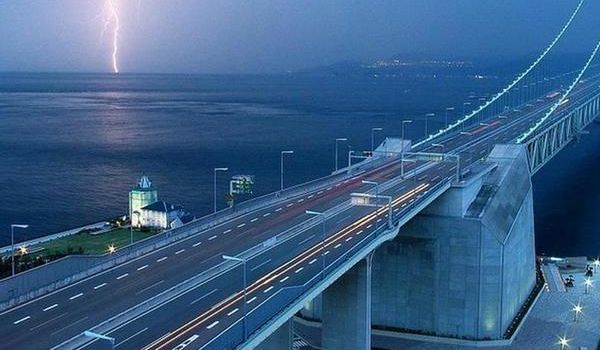 «Еще совсем немного, и вообще рухнет»: в сети показали новую «беду» с путинским мостом в Крыму