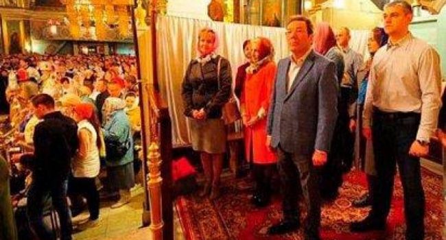 В Сызрани чиновники предпочли отделиться от народа во время Пасхальной службы