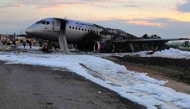 Спасатели нашли «черные ящики» самолета, сгоревшего в Подмосковье 
