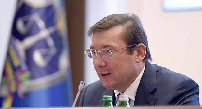 Луценко рассказал, что вслед за Порошенко не собирается покидать свою должность