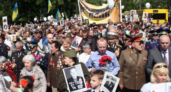 Украинской власти невыгодно запрещать проведение акции «Бессмертного полка»