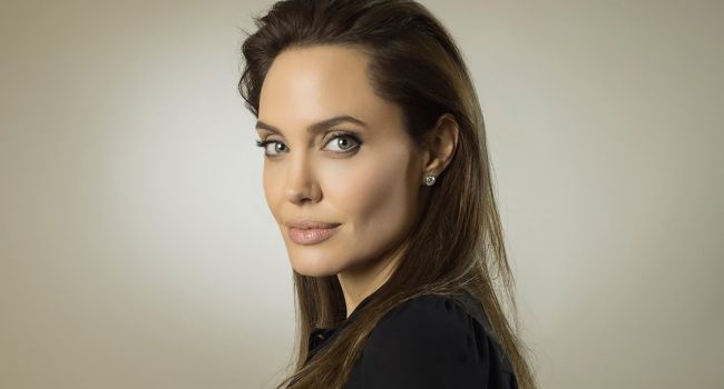 «Конец дружбе»: Анджелина Джоли резко отказала Селин Дион