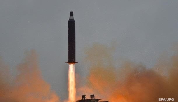 Ким Чен Ын запустил неизвестные снаряды с ракетной базы КНДР