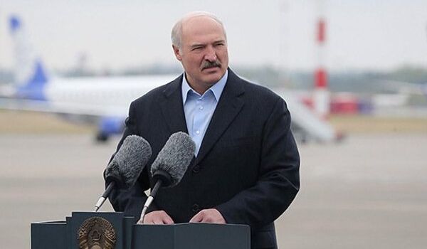 Лукашенко выступил на Дне Победы, прокомментировав возможность свержения власти в Беларуси 