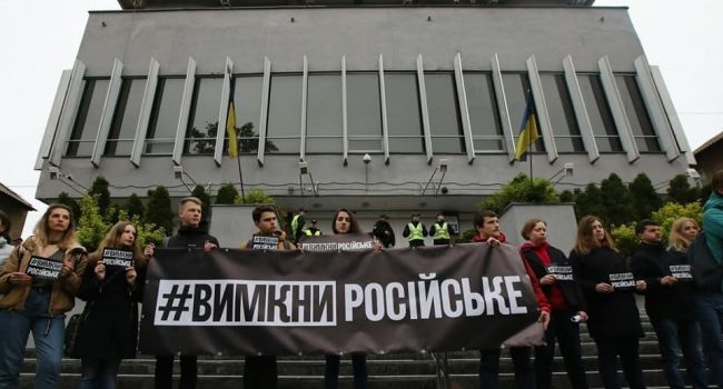 #ВимкниРосійське: в Киеве прошел митинг возле «Интера» 
