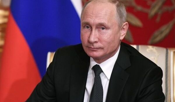 «Карлик-изгой»: Путин взорвал сеть конфузом на военном параде в Москве 