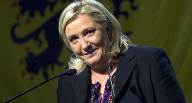 «Должен покинуть пост»: Марин Ле Пен напомнила Макрону о генерале де Голле