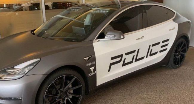 Специалисты переделали Tesla Model 3 в электрокар для полиции