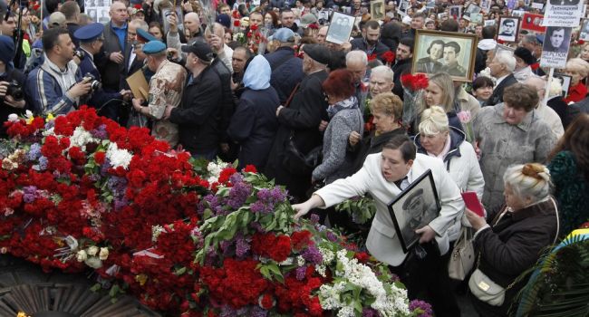 Журналист: «После поражения Порошенко День Победы прошел без вопиющих инцидентов»