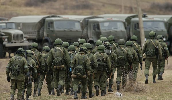 Оккупанты начали свозить на Донбасс мощную военную технику: подробности 