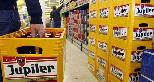 Крупнейшего в мире производителя пива оштрафовали на рекордную сумму 