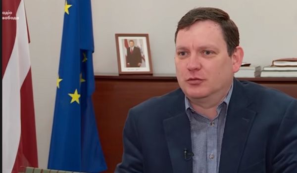 «Это в знак уважения!»: латвийский посол поразил своим уровнем украинского языка