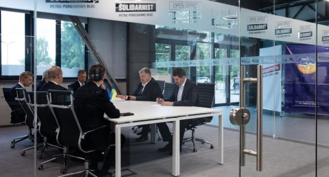 Журналист рассказал, почему у Порошенко резко поменяли мнение и согласились на досрочные выборы