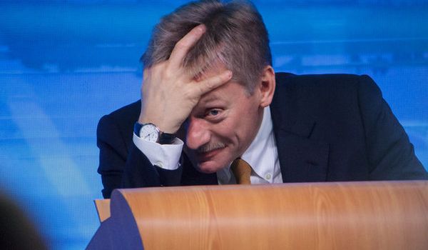 Песков прокомментировал предложение команды Зеленского о референдуме, намекнув на отсутствие войны РФ с Украиной