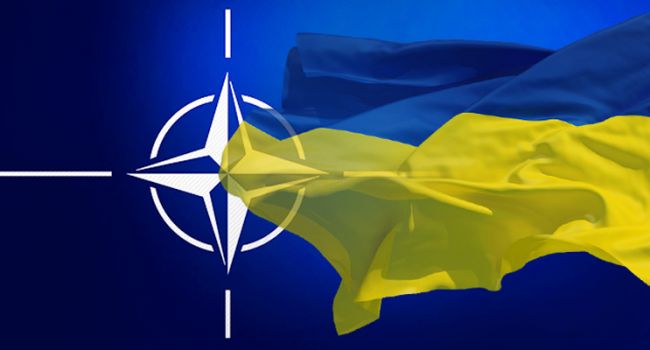 Почти половина украинцев выступают за вступления Украины в НАТО