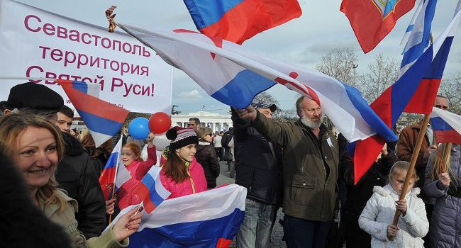 Телеведущая: в Крыму тоже сначала проводили референдумы – спрашивали, хотят ли они жить без вооруженных до зубов «правосеков»