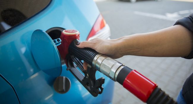 Очень дорого: продажи бензина в Украине сократились в 2,5 раза 