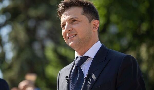 Зеленский через Facebook призвал ВР не превращать парламент в избирательную площадку