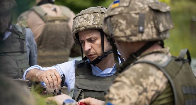 Зеленский посетил позиции бойцов ВСУ на передовой в зоне ООС