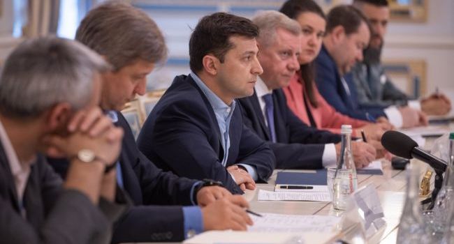 В ходе встречи с представителями миссии МВФ Владимир Зеленский раскритиковал парламент