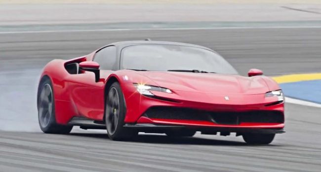 Компания Ferrari презентовала новинку - гибридный суперкар, разгоняющийся до сотни за 2,5 секунды