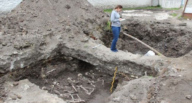 На территории Украины обнаружили массовое захоронение жертв НКВД