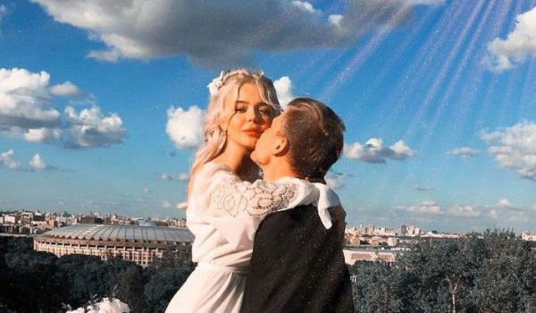 «Свой 24 год я встречаю уже замужней девушкой»: Алина Гросу вышла замуж и показала возлюбленного 