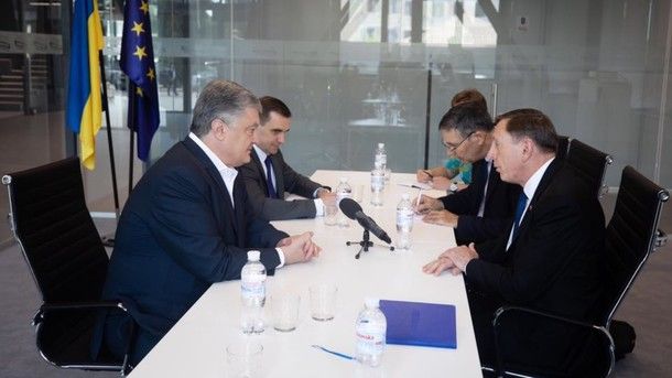 «Укрепление фронта единства и солидарности»: Порошенко провел встречу с главой ЦРУ