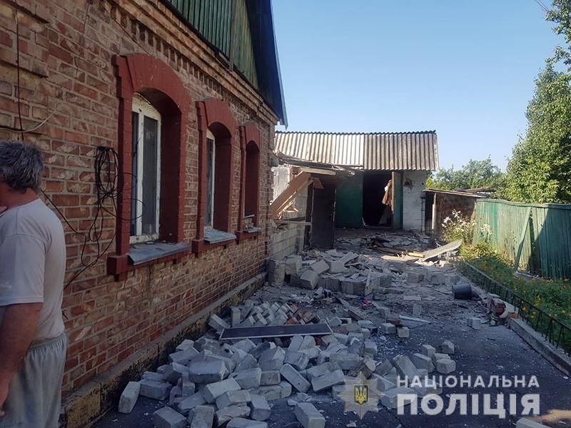Оккупационные войска обстреляли освобожденную Марьинку: ужасающие фото с места Оккупационные войска обстреляли освобожденную Марьинку: ужасающие фото с места