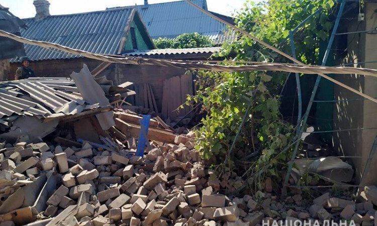 Оккупационные войска обстреляли освобожденную Марьинку: ужасающие фото с места Оккупационные войска обстреляли освобожденную Марьинку: ужасающие фото с места