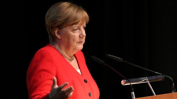 Меркель выступила за рост оборонного бюджета ФРГ