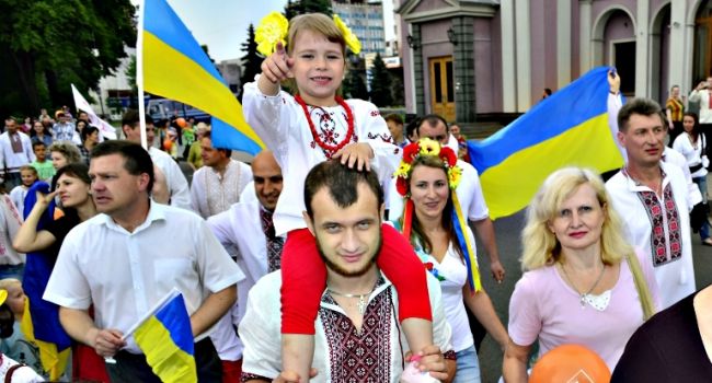 По каким критериям украинцы оценивают ситуацию в стране