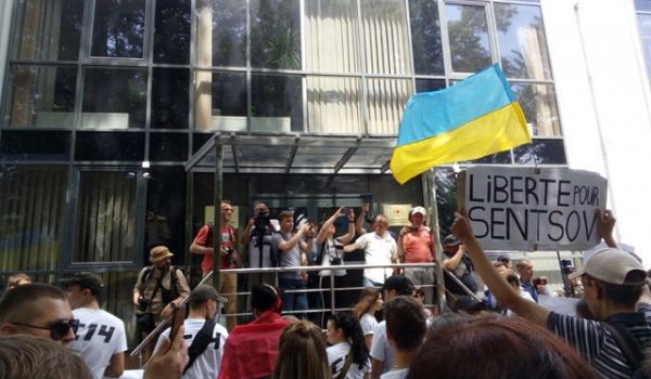 В Киеве состоялся марш за освобождение кремлевских заложников
